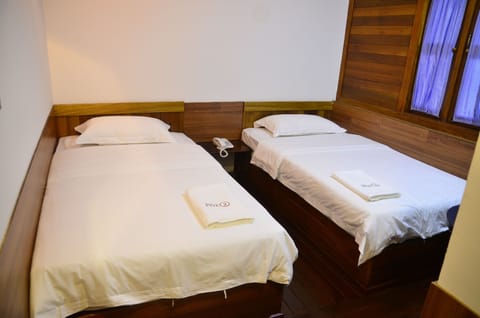 Standard Twin Room | Iron/ironing board, free WiFi