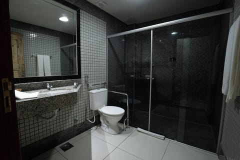 Suite (Master) | Bathroom | Free toiletries, hair dryer, bidet, towels