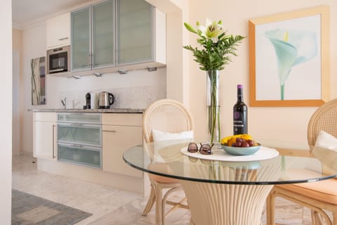 Junior Suite | Private kitchenette | Fridge, microwave, stovetop, espresso maker