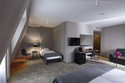 Deluxe Room (Plus) | Premium bedding, minibar, desk, laptop workspace