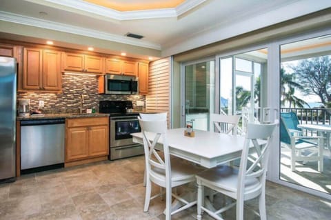 Luxury Suite, Sea View | Private kitchen | Full-size fridge, microwave, oven, stovetop