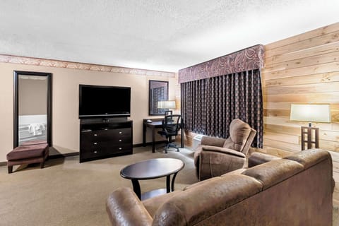 Suite, 1 King Bed, Non Smoking, Jetted Tub | Premium bedding, pillowtop beds, in-room safe, desk