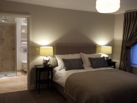 Classic Double Room, Ensuite (Allen) | WiFi