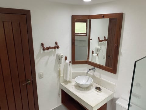 Deluxe Double Room | Bathroom | Shower, hair dryer, bidet