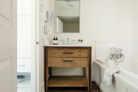 Suite, Bay View | Bathroom | Designer toiletries, bathrobes, towels, soap