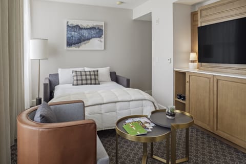 One Bedroom Suite, 1 King Bed | Premium bedding, pillowtop beds, in-room safe, individually decorated