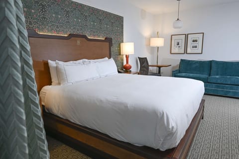 Room, 1 King Bed, Allergy Friendly | Egyptian cotton sheets, premium bedding, pillowtop beds, in-room safe