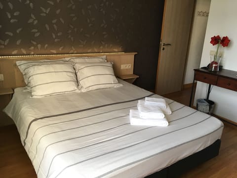 Comfort Room, 2 Bedrooms | Desk, cribs/infant beds, free WiFi