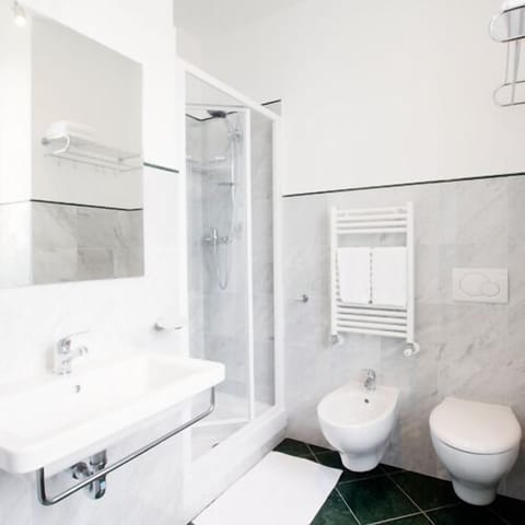 Standard Double Room (Cannuei) | Bathroom | Shower, free toiletries, hair dryer, slippers