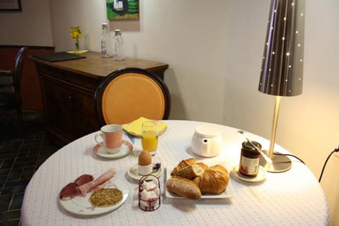 Daily buffet breakfast (EUR 9.5 per person)