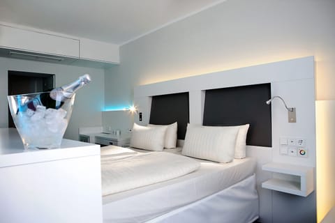 Triple Room | Premium bedding, minibar, in-room safe, desk