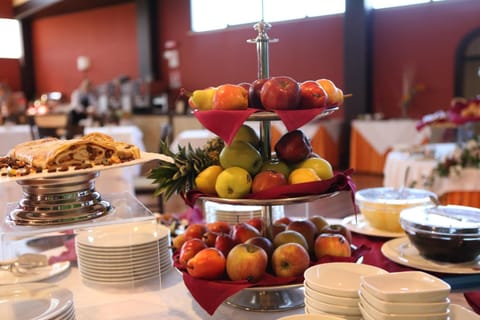 Lunch and dinner served