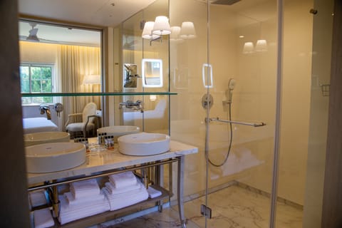 Premium Suite, Sea View | Bathroom | Shower, rainfall showerhead, free toiletries, hair dryer