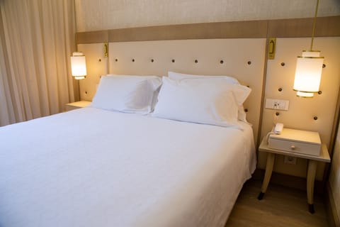 Deluxe Double or Twin Room | In-room safe, blackout drapes, free WiFi, bed sheets