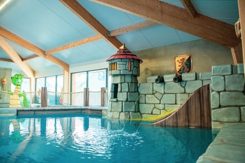 Indoor pool, sun loungers