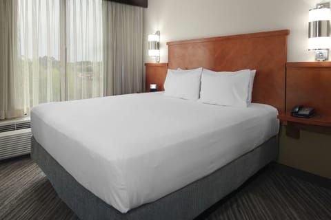 Hypo-allergenic bedding, pillowtop beds, minibar, desk