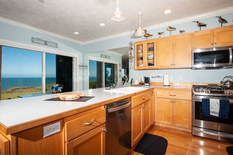 Condo, 2 Bedrooms, 2 Bathrooms, Ocean View (Ebb Tide) | Private kitchen | Full-size fridge, microwave, oven, stovetop