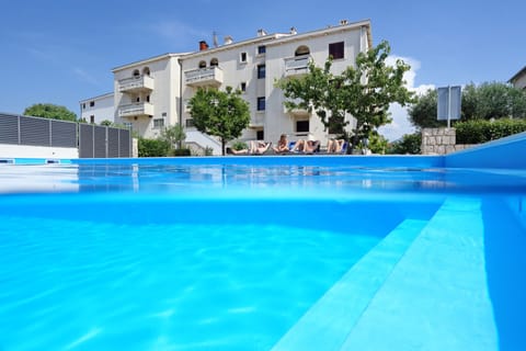 Seasonal outdoor pool, pool umbrellas, sun loungers