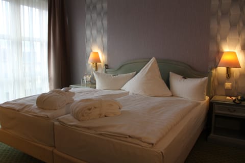 Superior Double Room | Hypo-allergenic bedding, desk, free WiFi, bed sheets