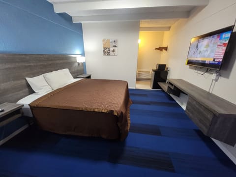 Double Room, 2 Double Beds | Desk, free WiFi, bed sheets