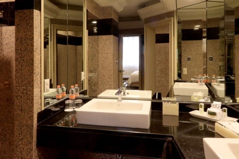 Suite, 1 Bedroom | Bathroom | Shower, rainfall showerhead, free toiletries, hair dryer