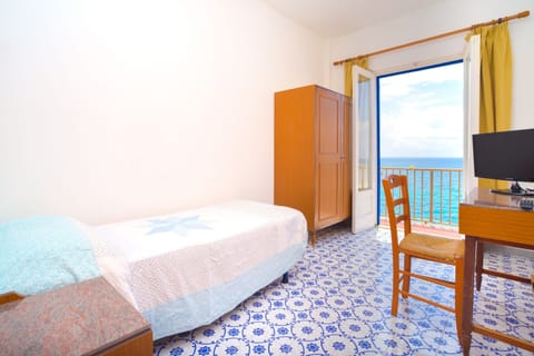 Standard Single Room, Sea View | Desk, cribs/infant beds, free WiFi