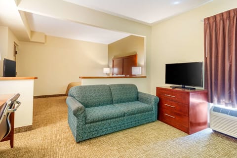 Studio Non-Smoking King Suite-King Size Bed | In-room safe, desk, iron/ironing board, free WiFi