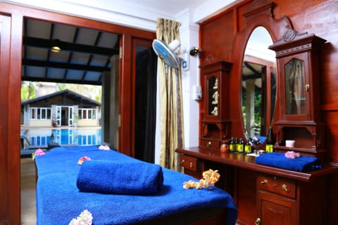 Couples treatment rooms, body treatments, facials, Ayurvedic treatments