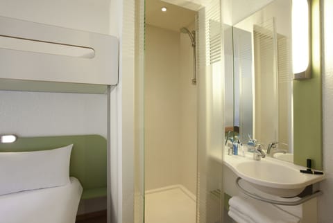 Twin Room, 2 Twin Beds | Bathroom | Shower, eco-friendly toiletries, hair dryer, towels