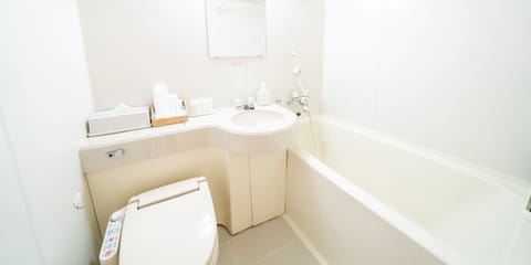 Japanese Traditional Room | Bathroom | Combined shower/tub, free toiletries, hair dryer, slippers