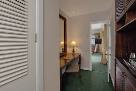 Premium Room | Memory foam beds, minibar, in-room safe, desk