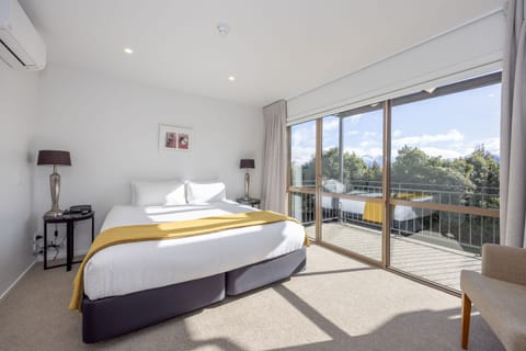 Premier Room | Desk, iron/ironing board, free WiFi, bed sheets