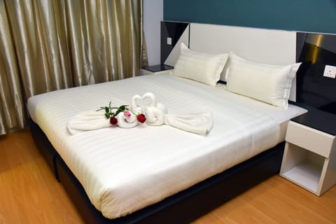 Standard Room | Desk, iron/ironing board, rollaway beds, free WiFi