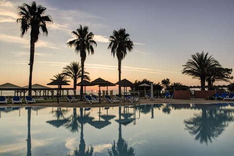 Seasonal outdoor pool, sun loungers