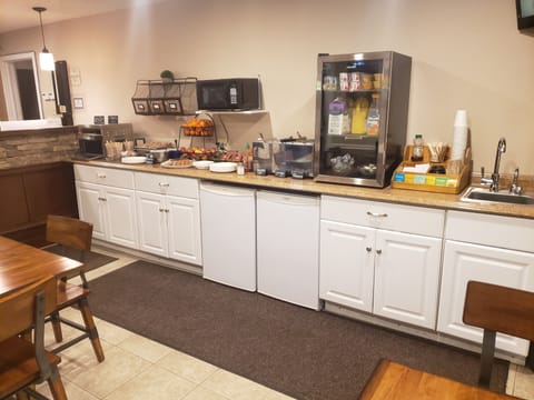 Free daily continental breakfast