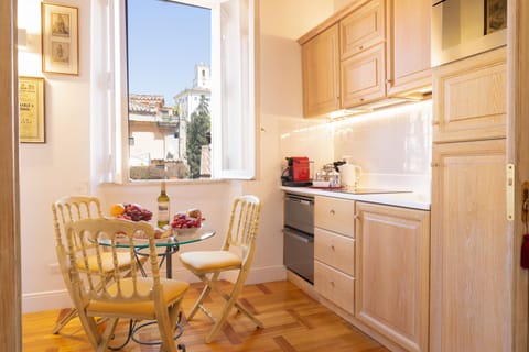 Deluxe Apartment, 1 Bedroom, City View | Private kitchen | Fridge, microwave, oven, stovetop