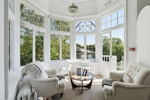 Club Room | Premium bedding, iron/ironing board, free WiFi, bed sheets