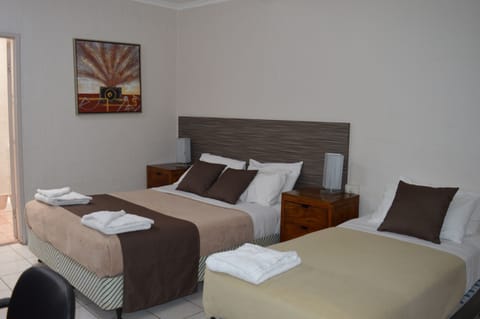 Deluxe Twin Room | Desk, soundproofing, iron/ironing board, free WiFi