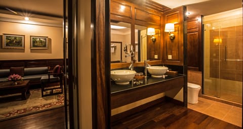 Prince Royal Suite | Bathroom | Separate tub and shower, designer toiletries, hair dryer, bathrobes