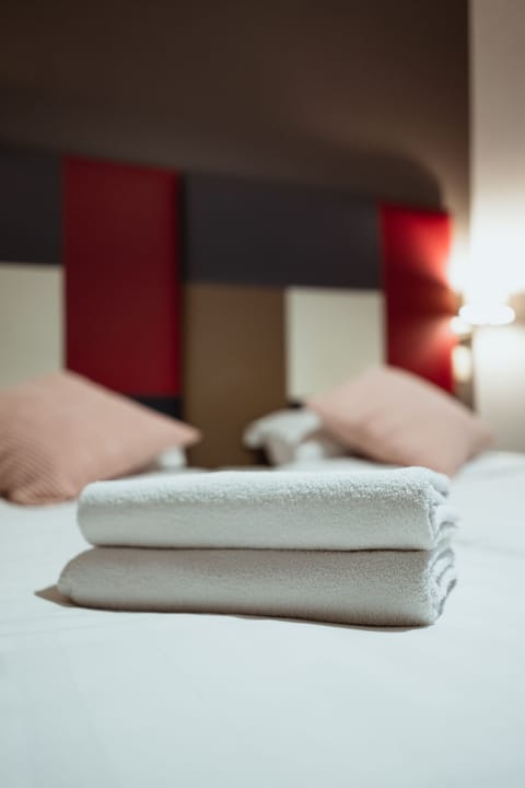 Standard Twin Room | Pillowtop beds, individually decorated, desk, iron/ironing board