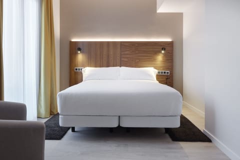 Suite Congress | Premium bedding, minibar, in-room safe, desk