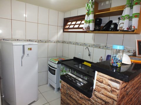 Economy Apartment | Private kitchenette | Fridge, oven, stovetop, coffee/tea maker