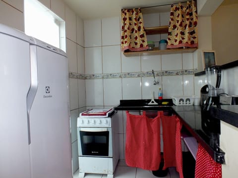 Economy Apartment | Private kitchen | Fridge, oven, stovetop, coffee/tea maker