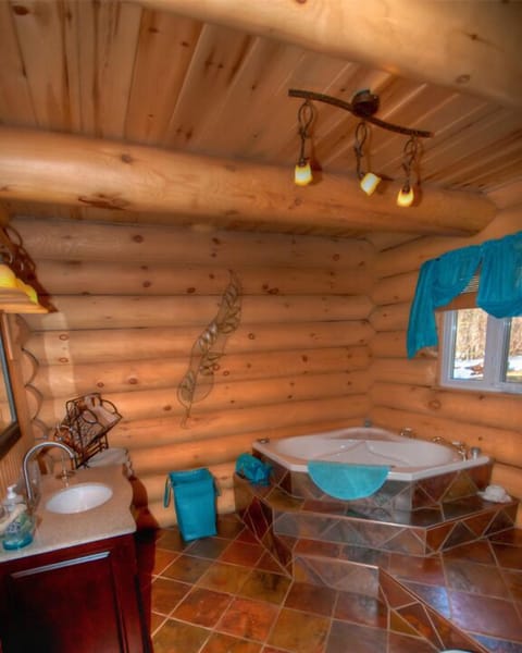 Chalet, Ensuite | Bathroom | Separate tub and shower, deep soaking tub, hair dryer, towels