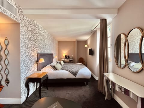 Prestige Twin Room | Premium bedding, memory foam beds, individually decorated, desk