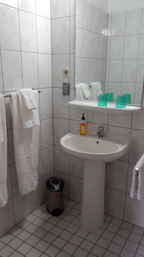 Apartment, 1 Bedroom, Kitchen, Sea View | Bathroom | Shower, free toiletries, hair dryer, towels