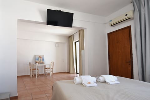 Economy Triple Room | Free WiFi