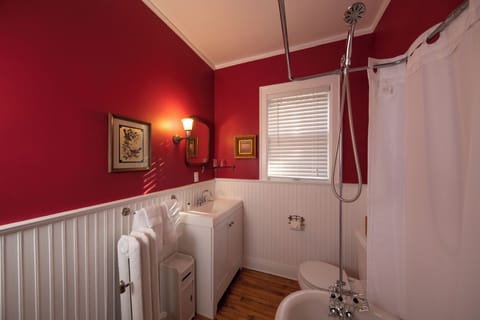 Garden View | Bathroom | Free toiletries, hair dryer, bathrobes, towels