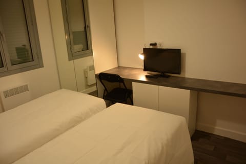 Premium Twin Room, Park View | Premium bedding, desk, free WiFi, bed sheets