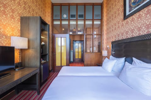 Superior Room, Canal View | Premium bedding, minibar, in-room safe, desk